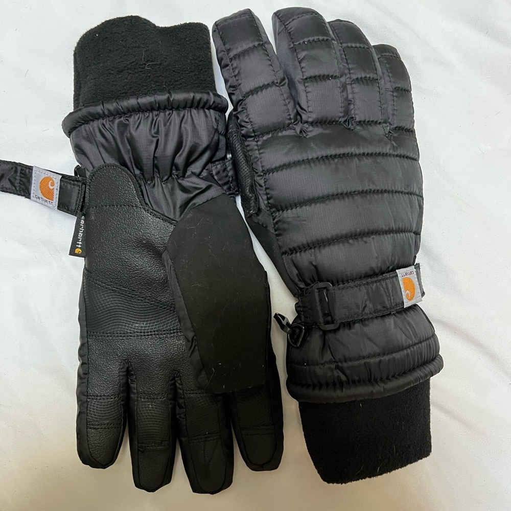 Snow and water resistant black gloves
